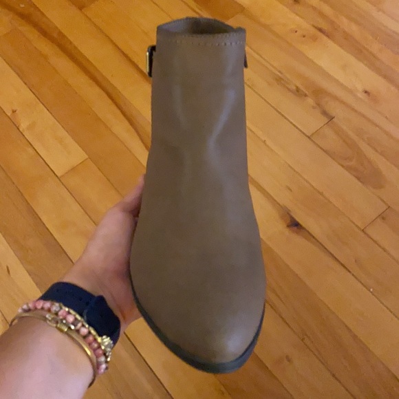 Ankle Boots. Tan/Snake. Size 9. - Picture 3 of 11